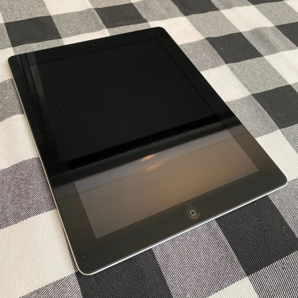 APPLE Ipad - 64GB Wifi & Cellular Model, with Bluetooth ANKER Keyboard Case - Picture 4 of 13